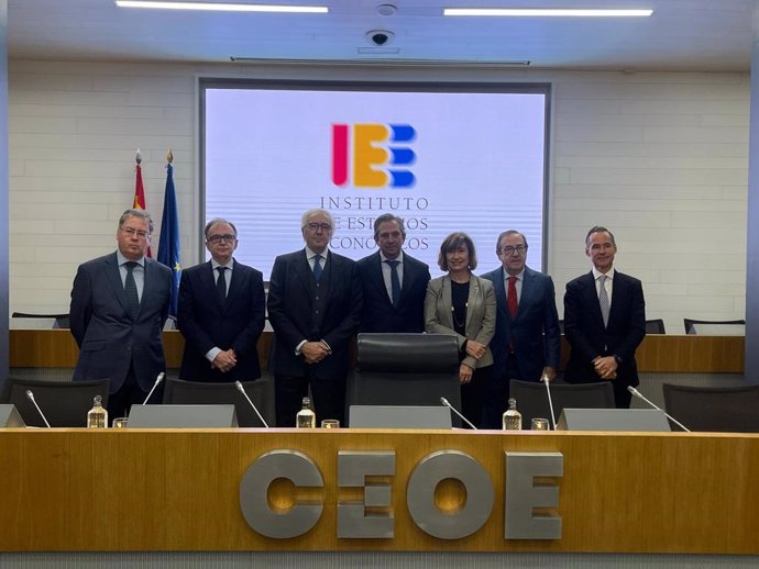 Presentación del informe del IEE 'Las necesidades organizativas y productivas de las empresas y las respuestas del ordenamiento jurídico'