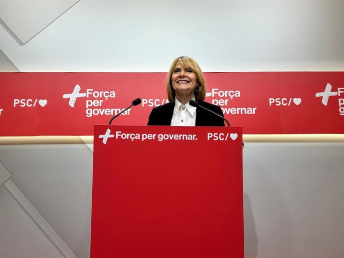 La viceprimera secretaria y portavoz del PSC, Lluïsa Moret, en una rueda de prensa en la sede del partido