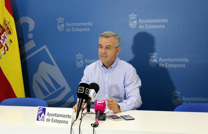 Archivo - El alcalde de Estepona, José María García Urbano.