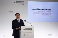 Albares pide a Podemos que deje el deporte al margen de la política y rechaza su petición de vetar al Maccabi