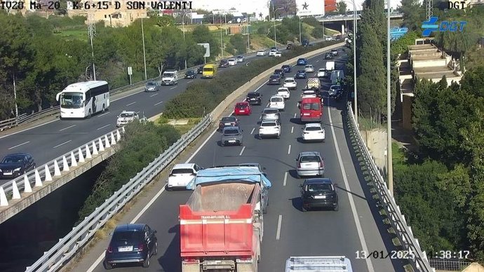 Situación del tráfico en Via Cintura tras el accidente de tráfico en Son Valentí.