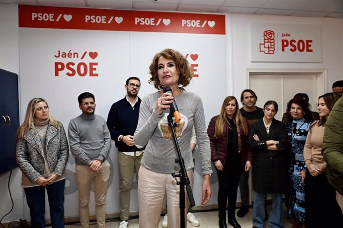 La precandidata a las primarias a la secretaria General del PSOE de Andalucía, María Jesús Montero, mantiene un encuentro con militantes del partido en Jaén (Andalucía, España).  (Foto de archivo).