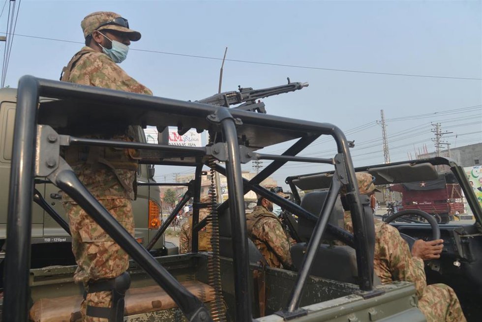 Archivo - Un militar en Pakistán (archivo)