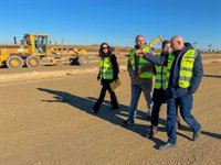 Visita institucional a la obra del nuevo parking del apeadero de tren de Olivar de Quintos en Dos Hermanas