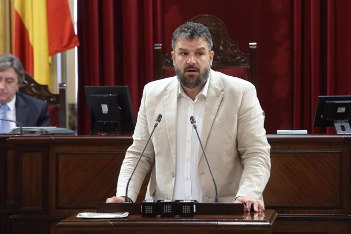 Archivo - El portavoz de MÉS per Mallorca en el Parlament, Lluís Apesteguia. 