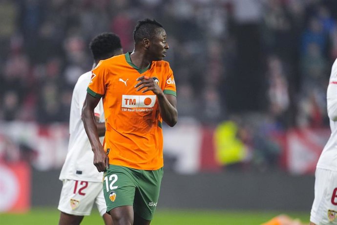 Umar Sadiq durante el Sevilla FC-Valencia CF de LaLiga EA Sports