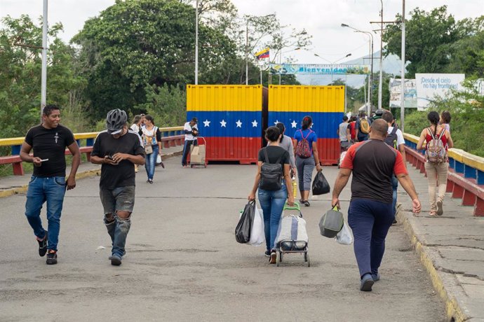 March 23, 2019, Cucuta, Norde de Santander, Colombia: People seen walking with their luggage over the SImon Bolivar bridge at the Venezuela Colombia border crossing in Cucuta..Thousands of Venezuelans cross the Simon Bolivar Bridge into Cucuta, Colombia. 