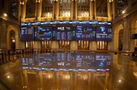 El Ibex 35 arranca la semana cediendo un 0,28% y pierde los 11.700 puntos pese al tirón de la banca