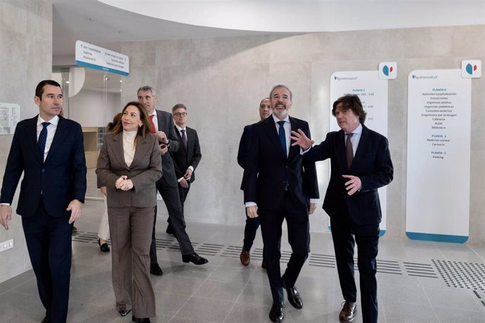 Azcón y Chueca durante su visita a las nuevas instalaciones del Hospital Quirónsalud Zaragoza