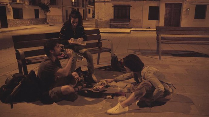 Teatre de l'Abast estrena CAOS, una comedia nostálgica sobre el universo, la amistad y la probabilidad