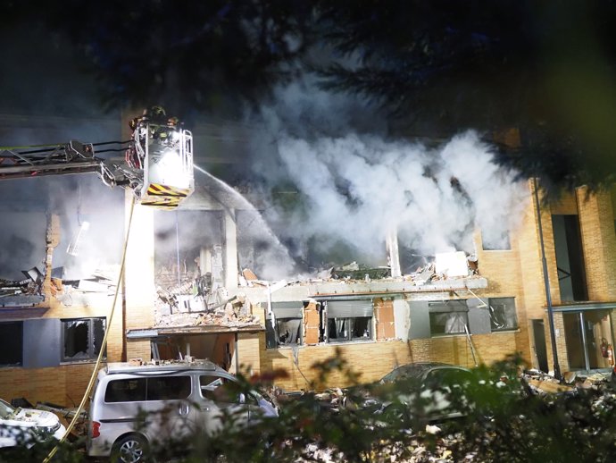 Estado en el que ha quedado el edificio afectado por una explosión de gas este lunes en la localidad navarra de Noáin, donde se han registrado nueve heridos.