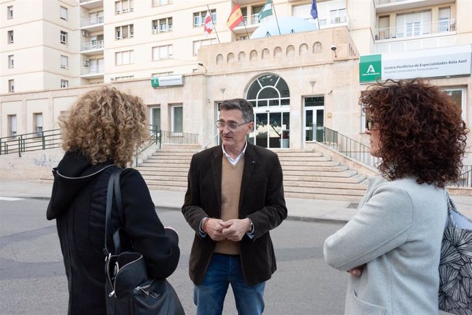 En el centro, el parlamentario del PSOE de Almería José Luis Sánchez Teruel.