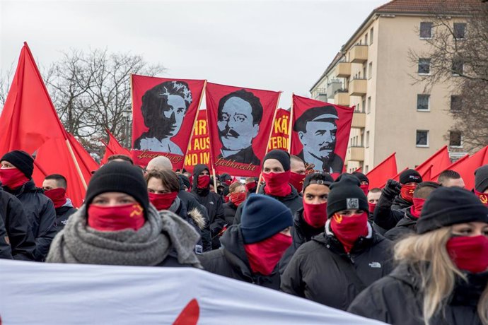 Archivo - Manifestación por el aniversario del asesinato de Karl Liebknecht y Rosa Luxemburgo