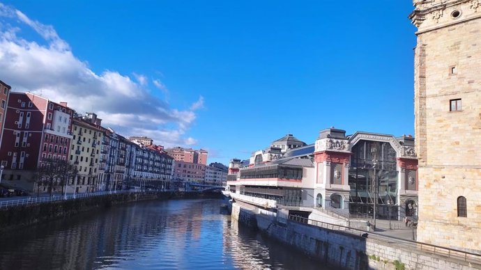 Mercado de la Ribera, en Bilbao, en una jornada soleada