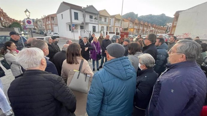 Imagen de la concentración por el parking de La Corona