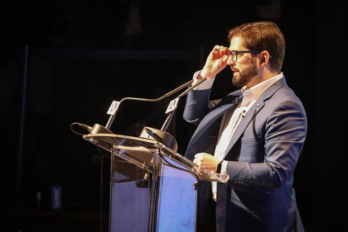 Archivo - July 15, 2023, Madrid, Spain: The President of the Republic of Chile, Gabriel Boric addresses those present during the ceremony at Casa de América. Taking advantage of the visit to Madrid of the President of the Republic of Chile. Gabriel Boric,