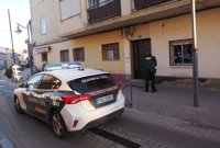 Muere apuñalado en su domicilio por la expareja de la mujer con la que vivía