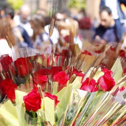 Venta de rosas en una calle de Barcelona  