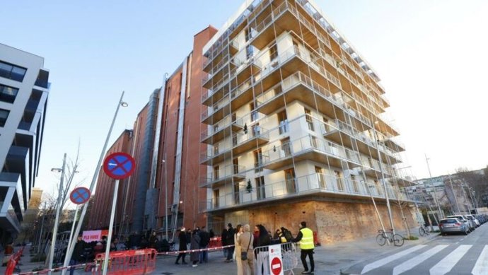 Nuevo edificio de pisos de alquiler social en el barrio de la Verneda y la Pau, en el distrito de Sant Martí de Barcelona