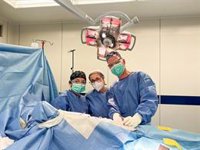 Vithas Xanit Estepona se especializa en implantar prótesis de cadera y rodilla con métodos mínimamente invasivos