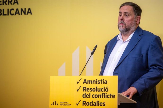 Archivo - El presidente de ERC, Oriol Junqueras, comparece en una rueda de prensa, a 2 de noviembre de 2023, en Barcelona, Catalunya (España). Junqueras ha presentado el acuerdo entre PSOE y ERC para la investidura de Pedro Sánchez que contempla la ley de