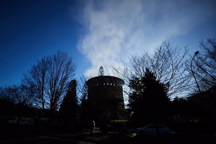 El Gobierno navarro da por controlado el incendio en el planetario de Pamplona e investigará las causas