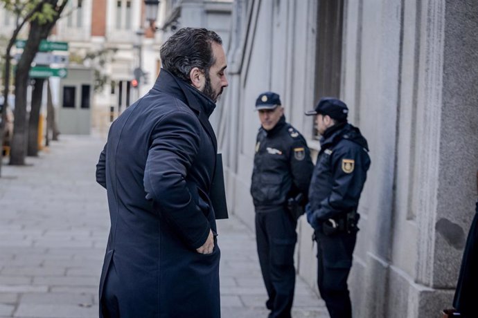 El empresario Víctor de Aldama a su llegada a declarar ante el Tribunal Supremo, a 16 de diciembre de 2024, en Madrid (España). El juez del Tribunal Supremo que investiga el 'caso Koldo', Leopoldo Puente, toma declaración hoy como investigados tanto al pr