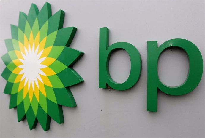 Archivo - FILED - 31 July 2022, United Kingdom, London: Undated photo of BP's logo.