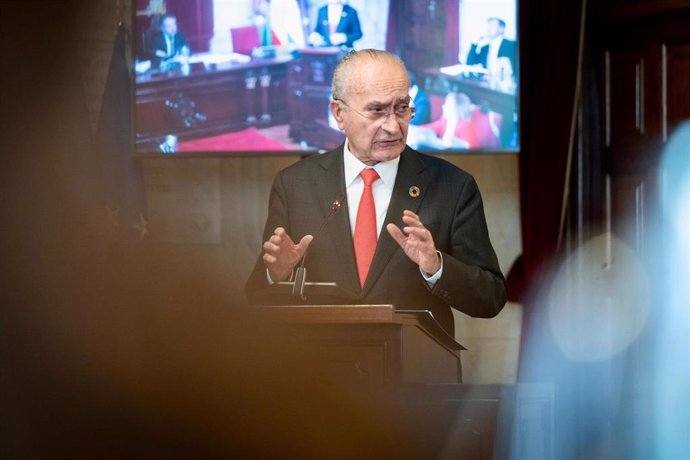 El alcalde de Málaga, Francisco de la Torre, durante su intervención en el debate del Estado de la Ciudad