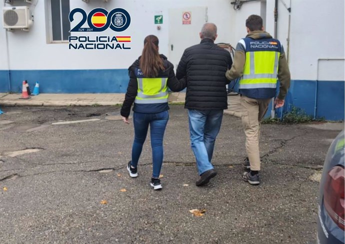 Els agents de la Policia Nacional durant la detenció