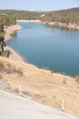 Archivo - Vista general del embalse de Aznalcóllar. A 06 de agosto de 2024, en Aznalcóllar, Sevilla.