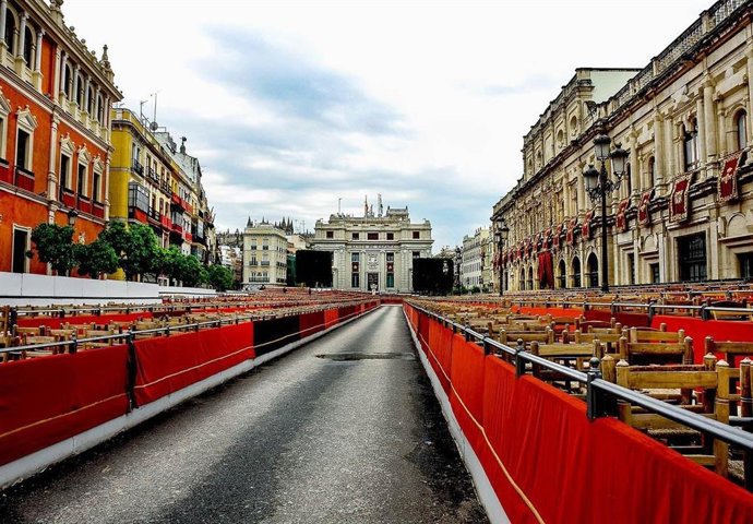 Imagen de los palcos de la Semana Santa, en la Plaza de San Francisco.