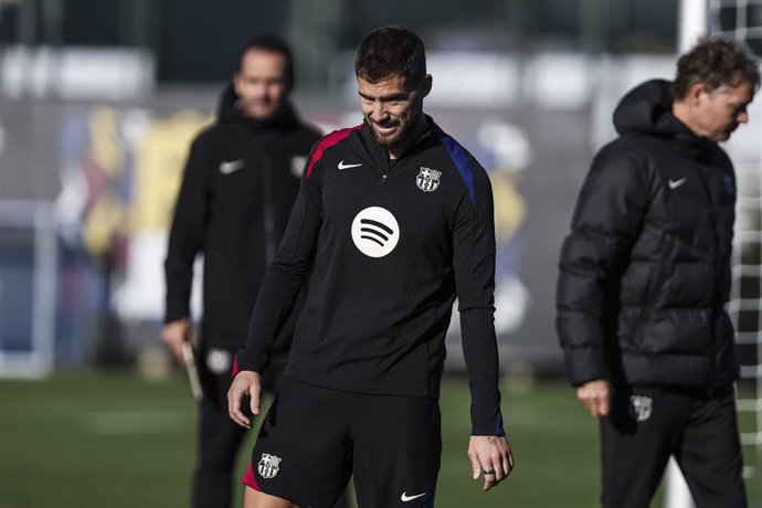 Archivo - Inigo Martinez during the training day of FC Barcelona ahead the Spanish League, La Liga EA Sports, football match against UD Las Palmas at Ciudad Esportiva Joan Gamper on November 29, 2024 in Sant Joan Despi, Barcelona, Spain.