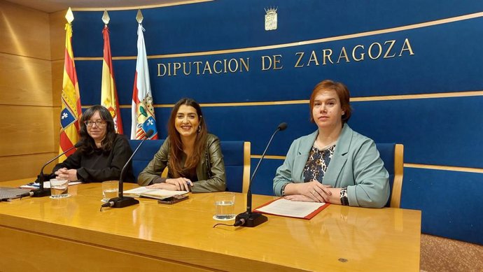 La secretaria técnica de la FAS, Esterlicia Izquierdo; la diputada delegada de Solidaridad y Cooperación al Desarrollo, Nerea Marín, y la vicepresidenta de la FAS, Laura Agustín.