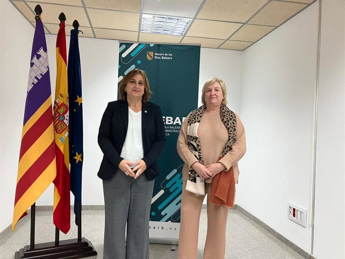 La consellera de Presidencia y Administraciones Públicas, Antònia Maria Estarellas.