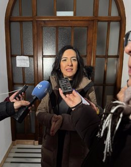 Esther Gutiérrez atiende a los medios en Cáceres