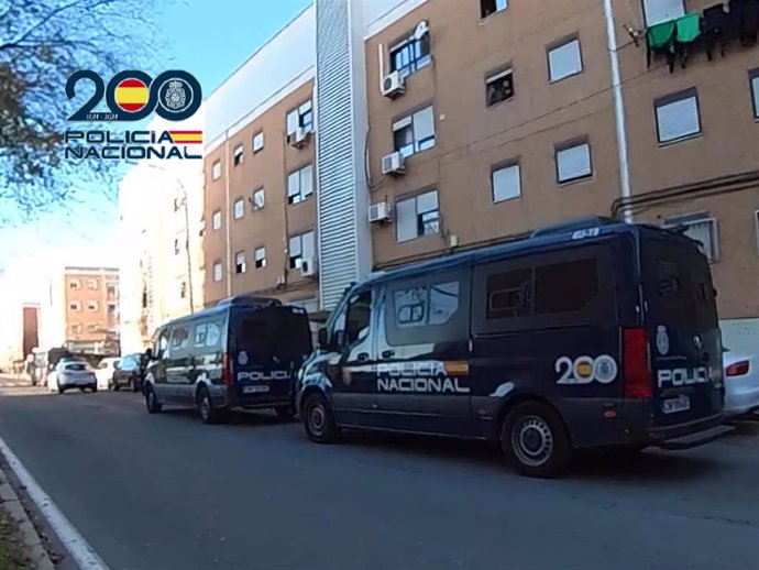 Dispositivo de la Policía Nacional en el barrio de El Torrejón de Huelva.