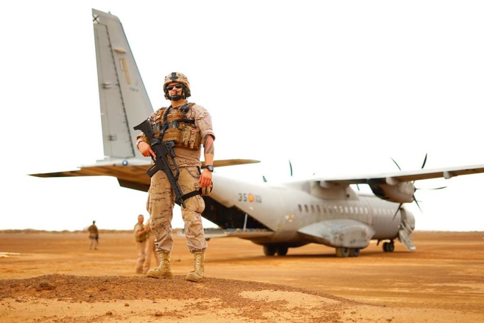 Personal del Escuadrón de Apoyo al Despliegue Aéreo (EADA) del Ejército del Aire y del Espacio.