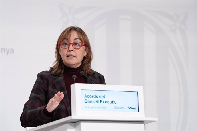 La consejera de Territorio, Vivienda y Transición Ecológica y portavoz del Govern, Silvia Paneque, en una rueda de prensa de los acuerdos que ha adoptado el Consell Executiu tras la reunión celebrada por la mañana, a 14 de enero de 2025, en Barcelona