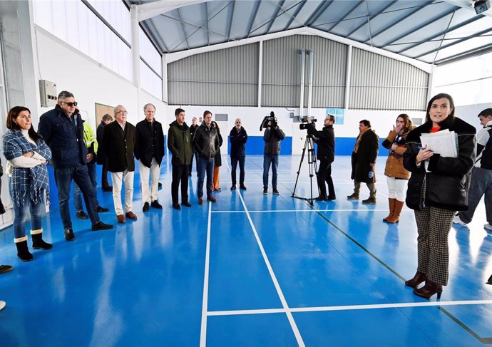 La alcaldesa de Santander, Gema Igual, inaugurado el renovado pabellón polideportivo del colegio Marqués de Estella