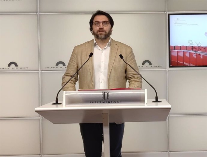 El presidente del PSC en el Parlament, Ferran Pedret, en rueda de prensa