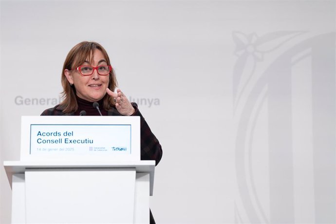 La consellera de Territorio, Vivienda y Transición Ecológica, y portavoz del Govern, Silvia Paneque, informa durante una rueda de prensa de los acuerdos que ha adoptado el Consell Executiu