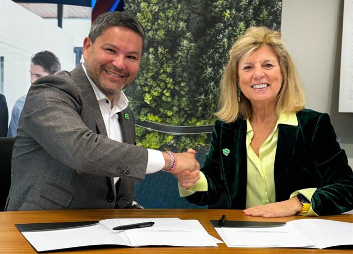 Firma del acuerdo entre Faconauto y Enterprise Mobility.