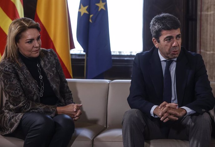 Archivo - Arxiu - El president de la Generalitat, Carlos Mazón, i la portaveu del Consell i vicepresidenta primera, Susana Camarero, en una imatge d'arxiu