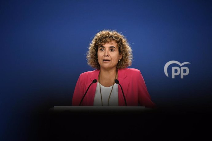 Archivo - La portavoz del PP en el Parlamento Europeo, Dolors Montserrat, ofrece una rueda de prensa, en la sede del PP, a 5 de agosto de 2024, en Madrid (España). 