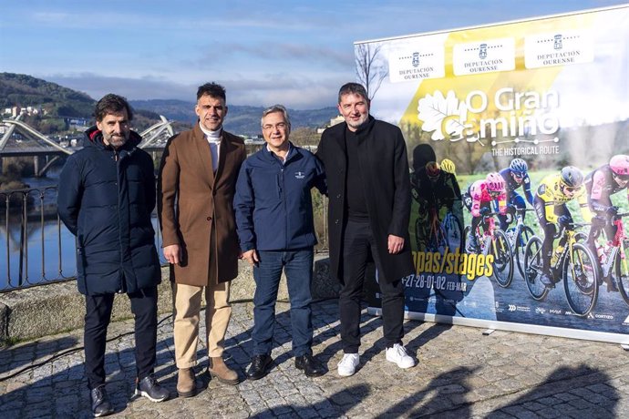 Presentación de la etapa ourensana de O Gran Camiño 2025 con el presidente de la diputación, Luis Menor, el director de la prueba, Ezequiel Mosquera, y el también exciclista Óscar Pereiro.