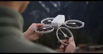 DJI lanza un nuevo dron con cámara y hélices plegables para vlogs