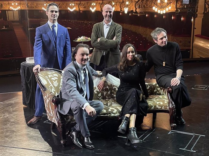 Presentación de la ópera 'La traviata', con el director Giacomo Sagripanti, el barítono Artur Rucinski, el director artístico Victor Garcia de Gomar la soprano Nadine Sierra y el repositor Leo Castaldi