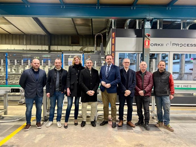 El conseller de Empresa, Empleo y Energía, Alejandro Sáenz de San Pedro, y la directora general de Industria y Polígonos Industriales, Ingrid de la Fuente, en la presentación de las bases de la convocatoria de ayudas.