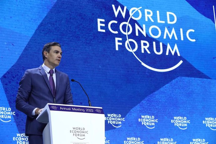 Archivo - El presidente del Gobierno, Pedro Sánchez, durante su intervención en el Foro Económico Mundial en Davos (Suiza). Foto de archivo.